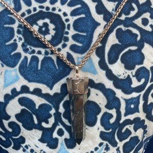 RARE Kendra Scott Rose Nora necklace. Rose gold with green stone.